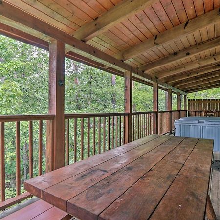 Cabin With Deck And Fireplace Less Than 3 Mi To Dollywood! Pigeon Forge Exteriör bild