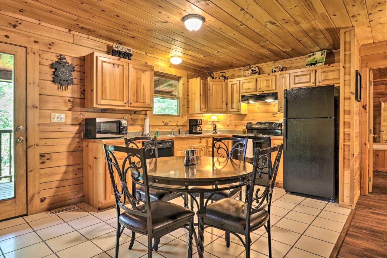 Cabin With Deck And Fireplace Less Than 3 Mi To Dollywood! Pigeon Forge Exteriör bild