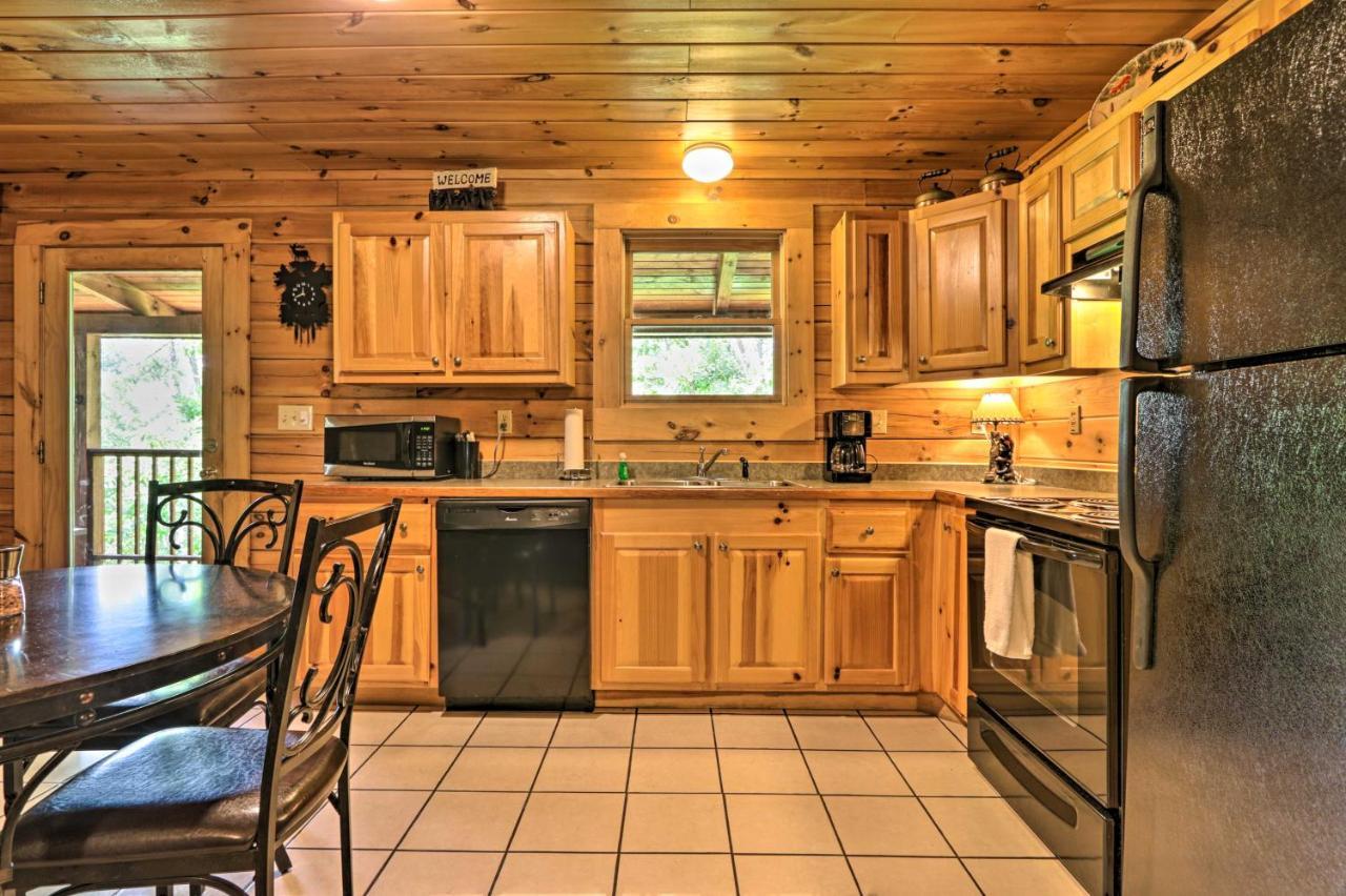 Cabin With Deck And Fireplace Less Than 3 Mi To Dollywood! Pigeon Forge Exteriör bild