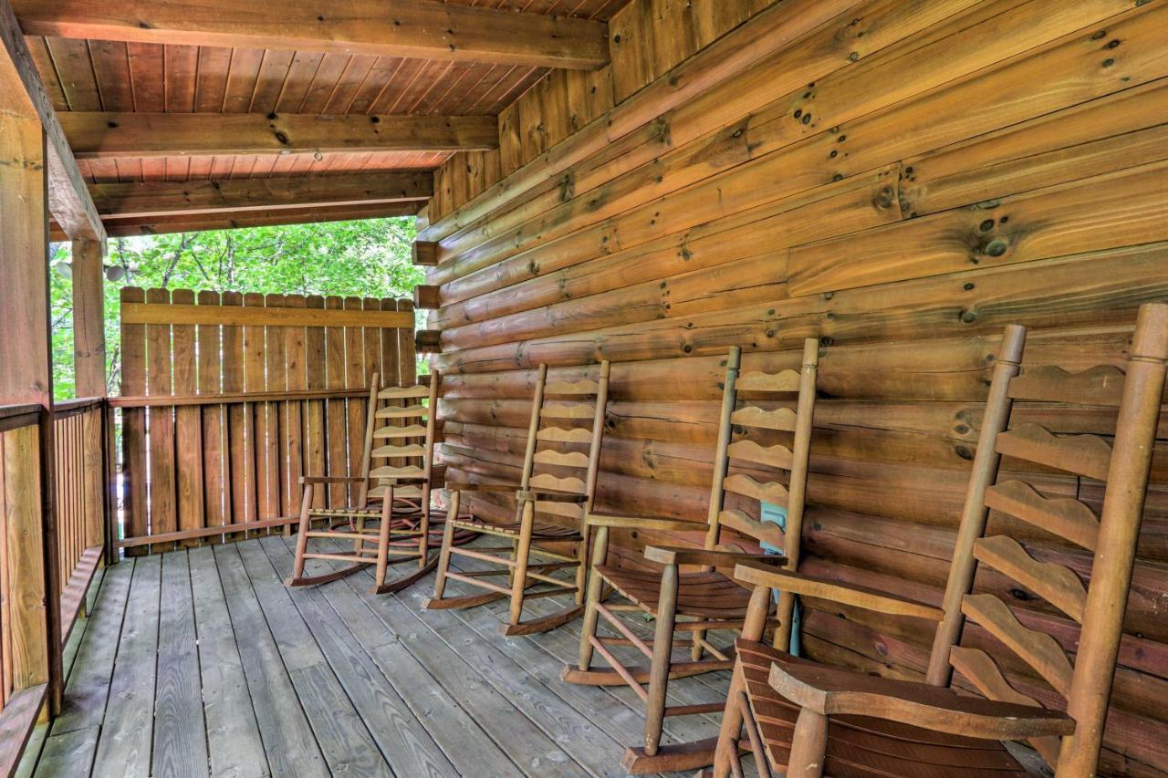 Cabin With Deck And Fireplace Less Than 3 Mi To Dollywood! Pigeon Forge Exteriör bild